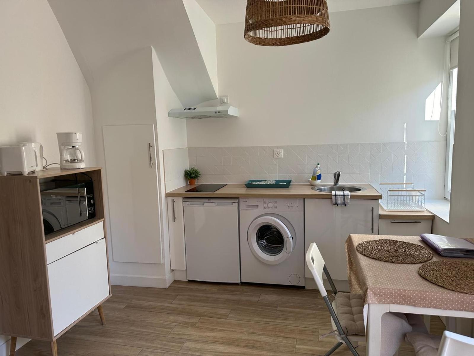 Joli Cocoon Plein Sud Avec Jardin Idéalement Situé