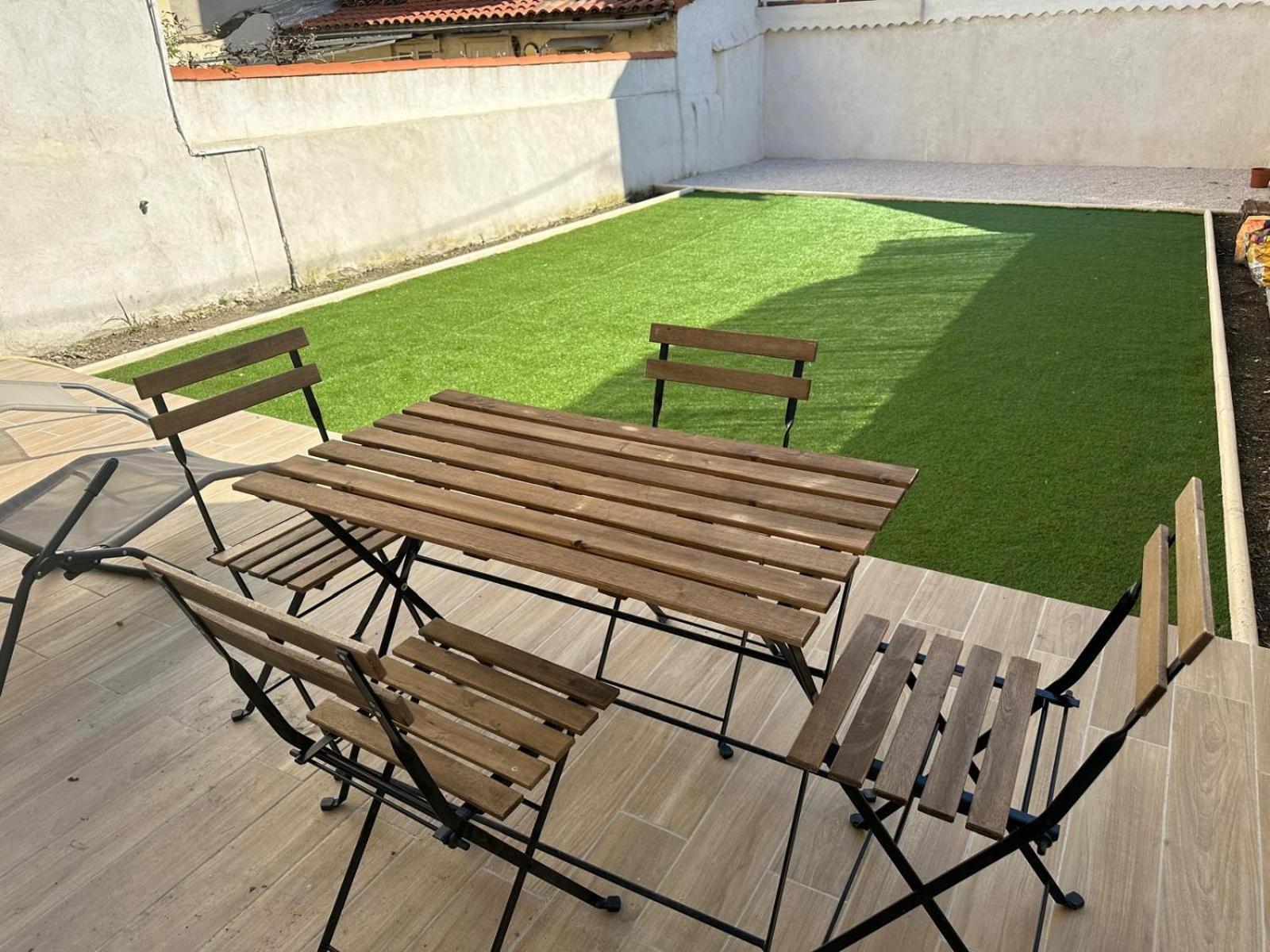 Joli Cocoon Plein Sud Avec Jardin Idéalement Situé *